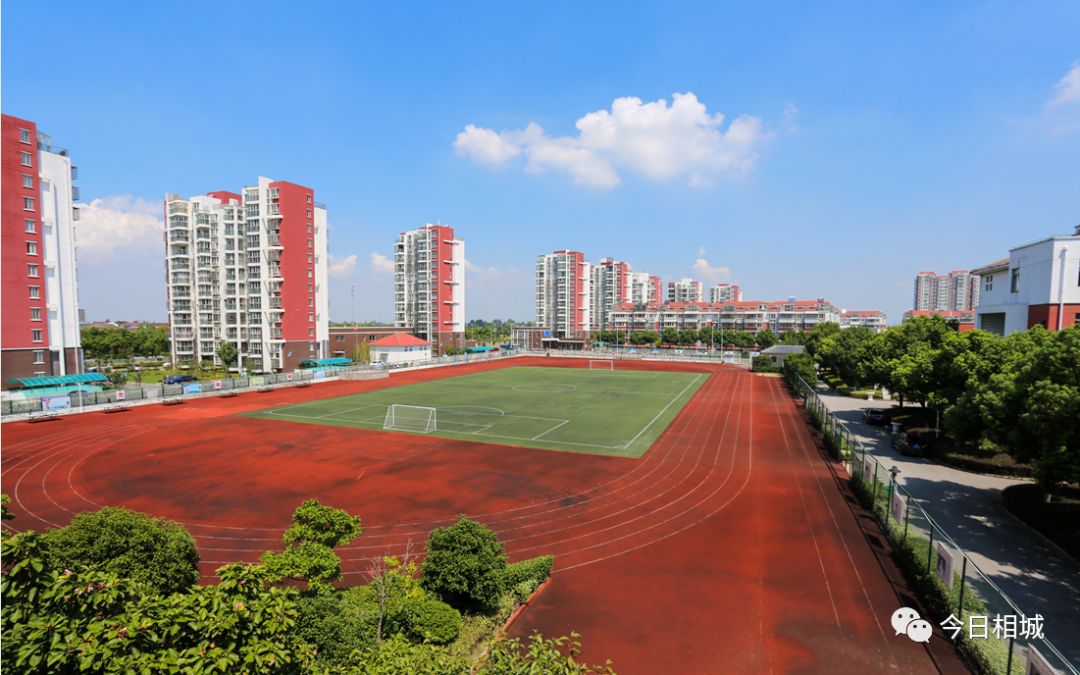 北桥小学开放时间:9月(1日后,月底前)黄埭中心小学操场学校250米环形