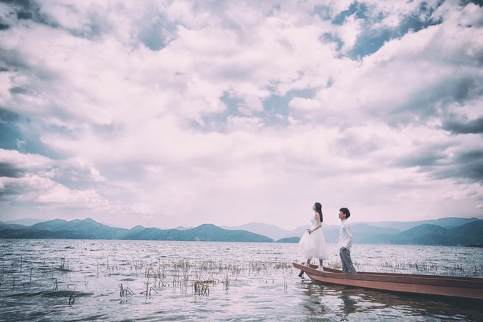 泸沽湖婚纱照图片_泸沽湖走婚桥婚纱照