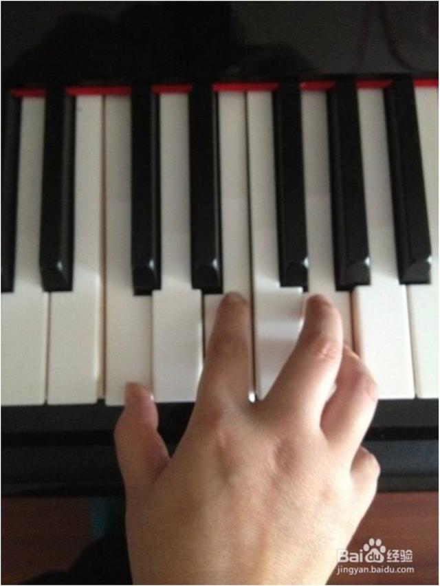 钢琴五线谱左手怎么看求高手