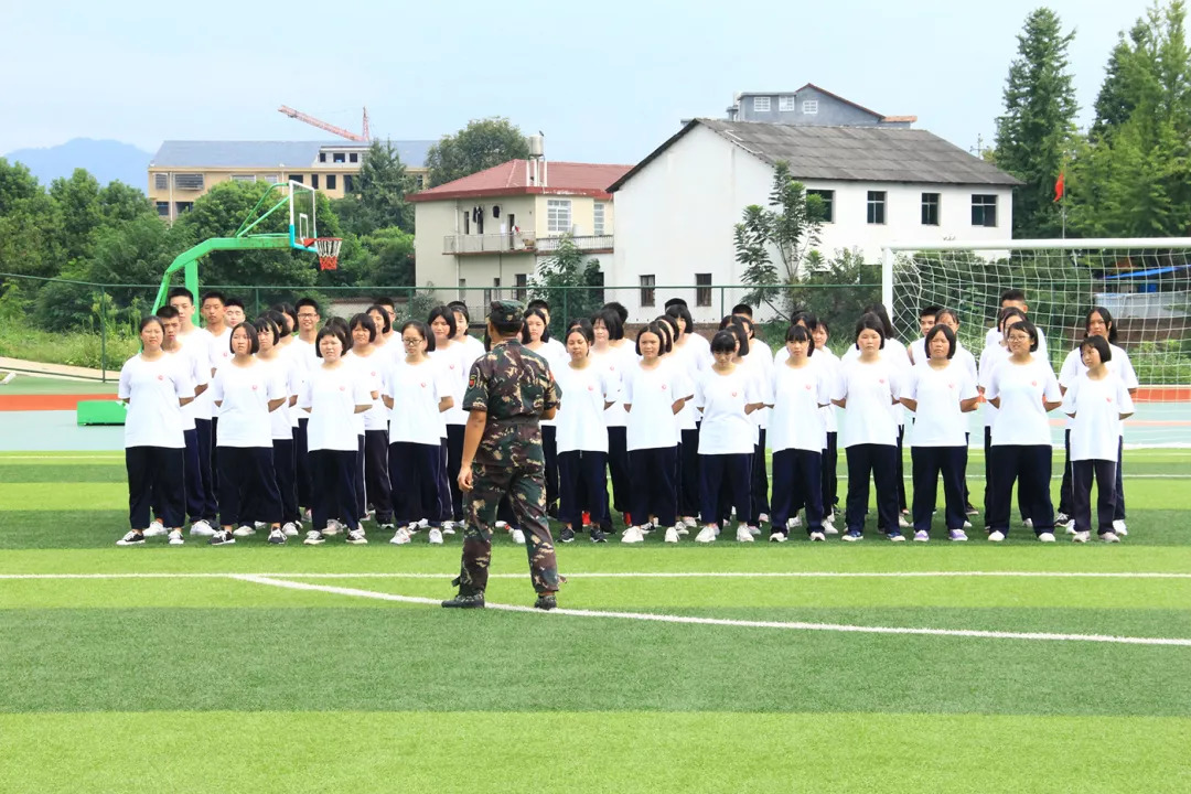 【特别报道】浏阳三中高二"新式军训"---体验式素质拓展训练开营