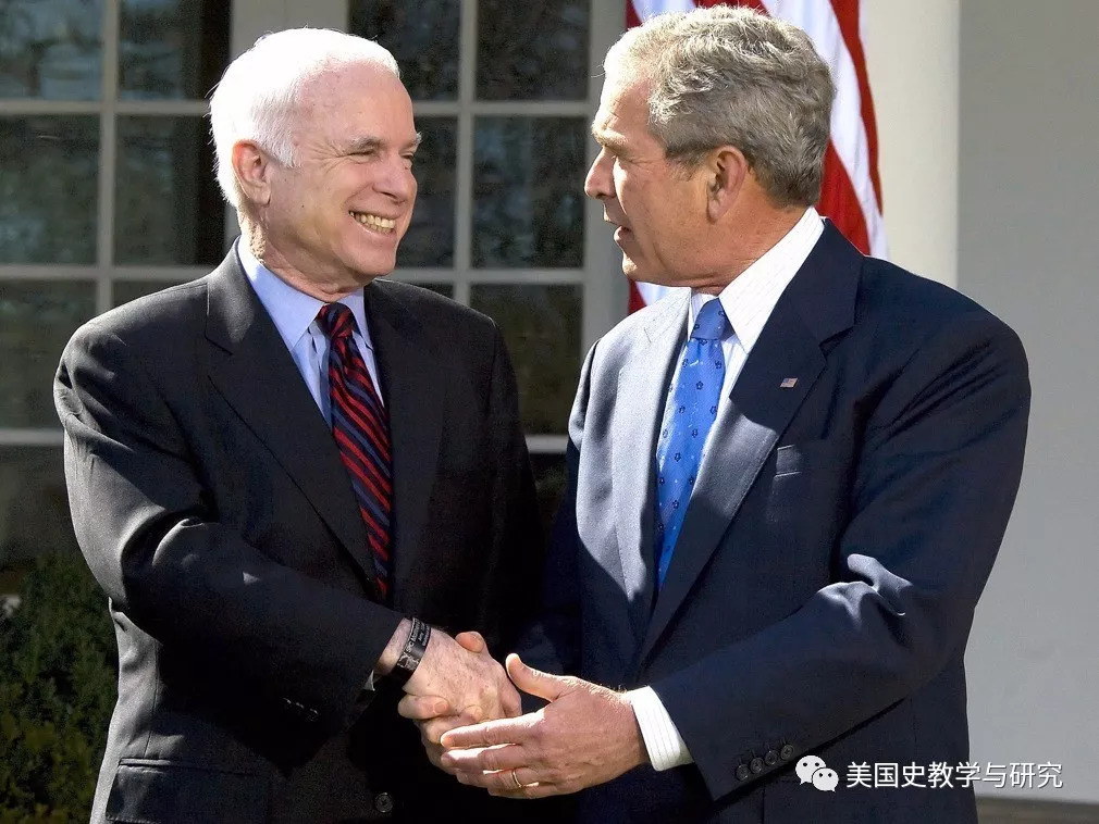 2000年 月麦凯恩向小布什表示支持和祝贺