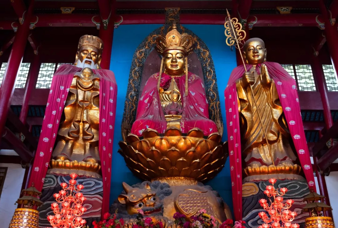 九华山地藏禅寺中的"地藏三尊"像