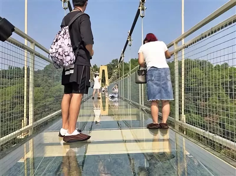 重庆又添新耍事!5d玻璃桥亮相迎龙峡!