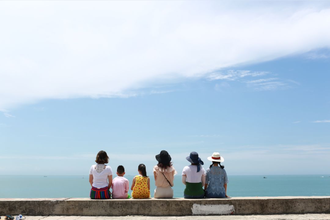 提起东山岛,很多人马上就会想到风动石及细软的海滩.