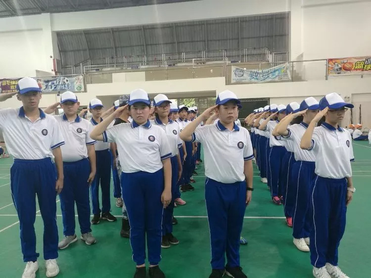 广东实验中学越秀学校初一综合素质训练五彩缤纷风雨前行