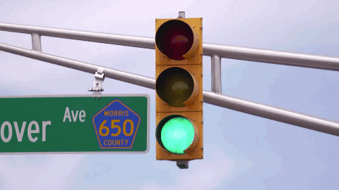 交通信号灯为什么选红绿黄这三个颜色？