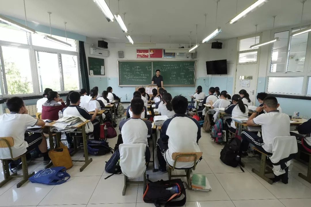 明年起,北京新高一的学生将使用新教材.