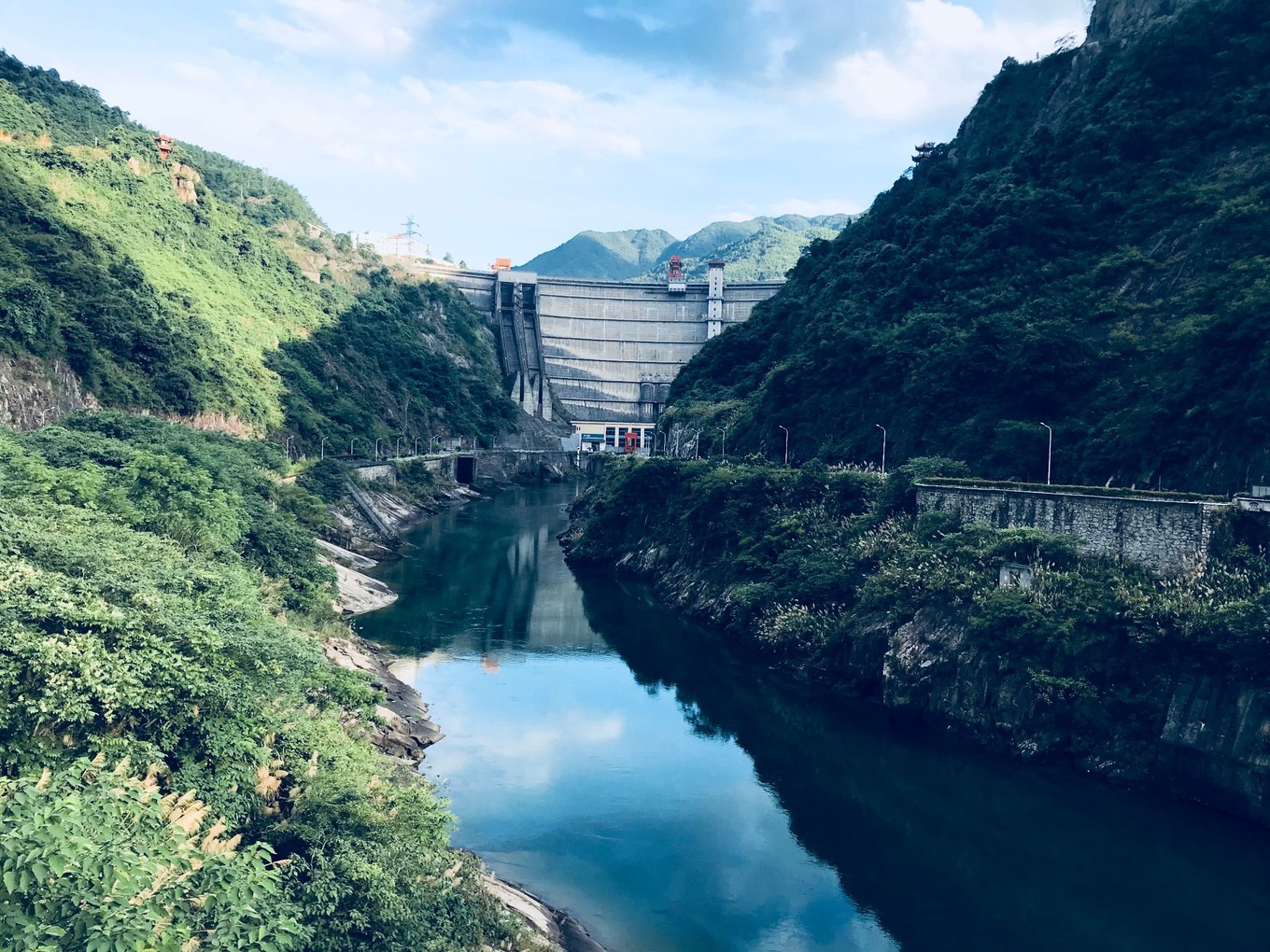 精品线路2包含:东江水库大坝. 一坝锁东江,高峡出 平湖 .