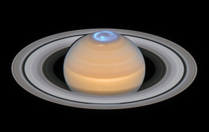 哈勃太空望远镜拍摄的土星极光壮观合成照片公布