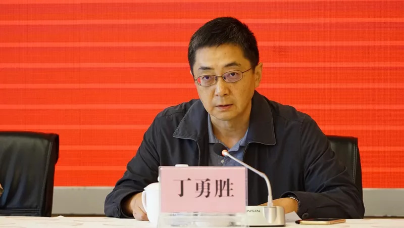 (云南广播电视台党委委员,副台长范宇航发言)