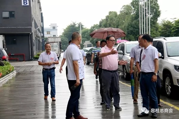 在联谊晚宴上,容桂街道党工委委员,街道经科局局长冯家擎,北滘镇副