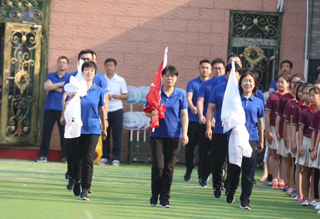 一切从新开始争做花二七彩学子花园村二小新学期开学典礼