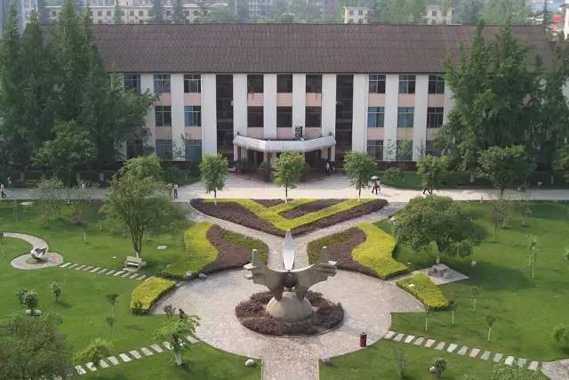 学院 ▼ 中国民航飞行学院,总院位于四川成都平原的腹地,广汉市城郊