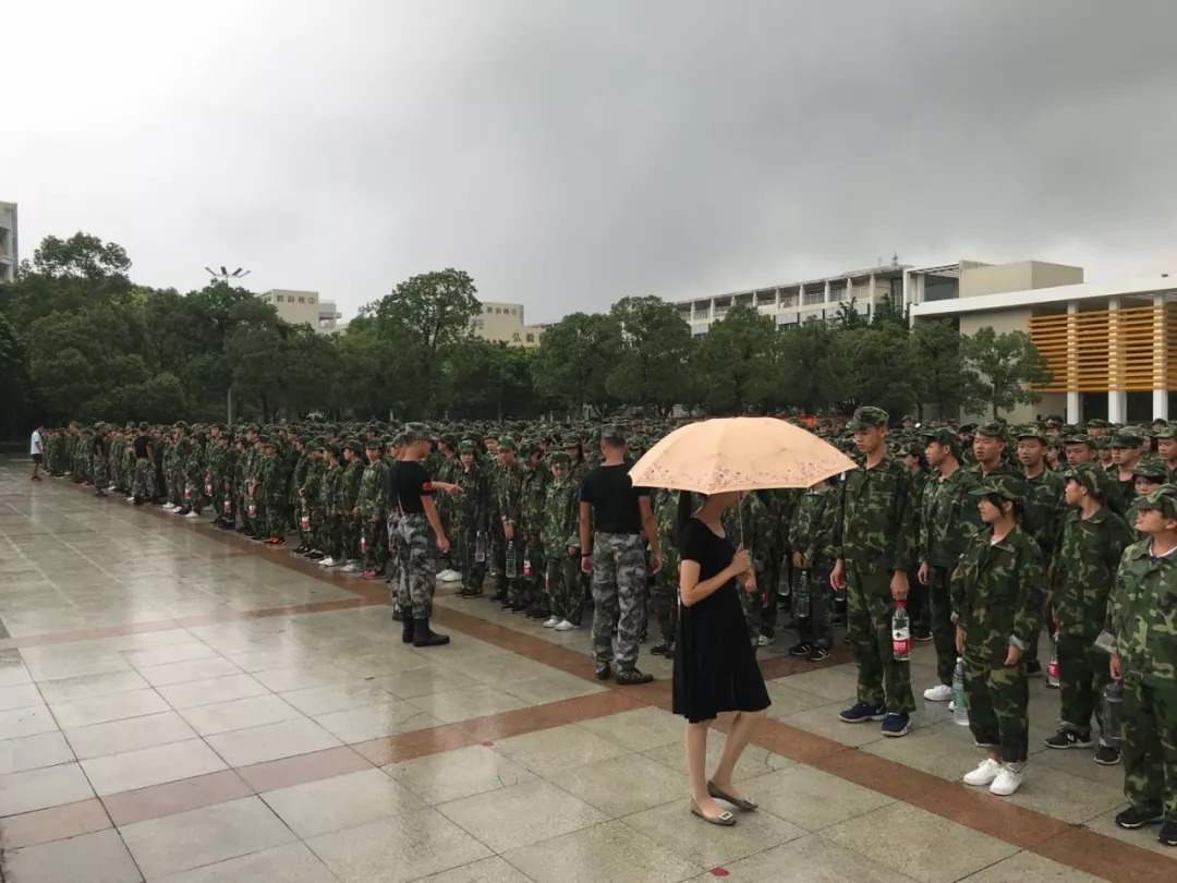 增城中学高一级新生军训圆满结束!