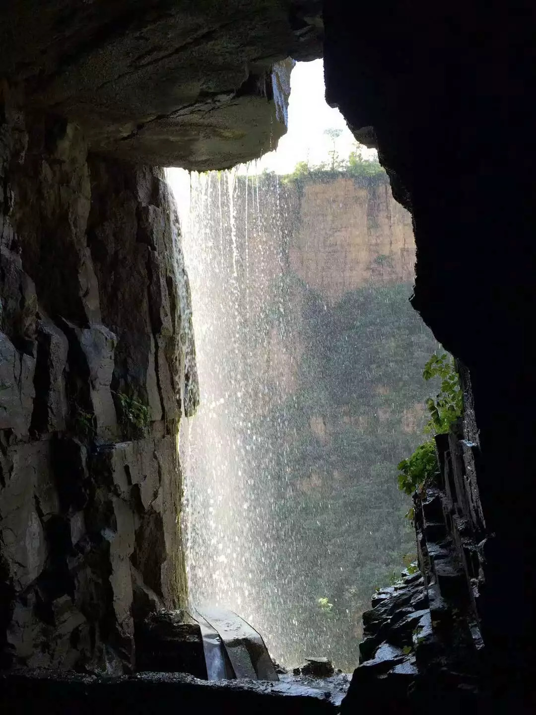 【美爆】行走在六泉这里的大峡谷中,简直太美了!_陵川县