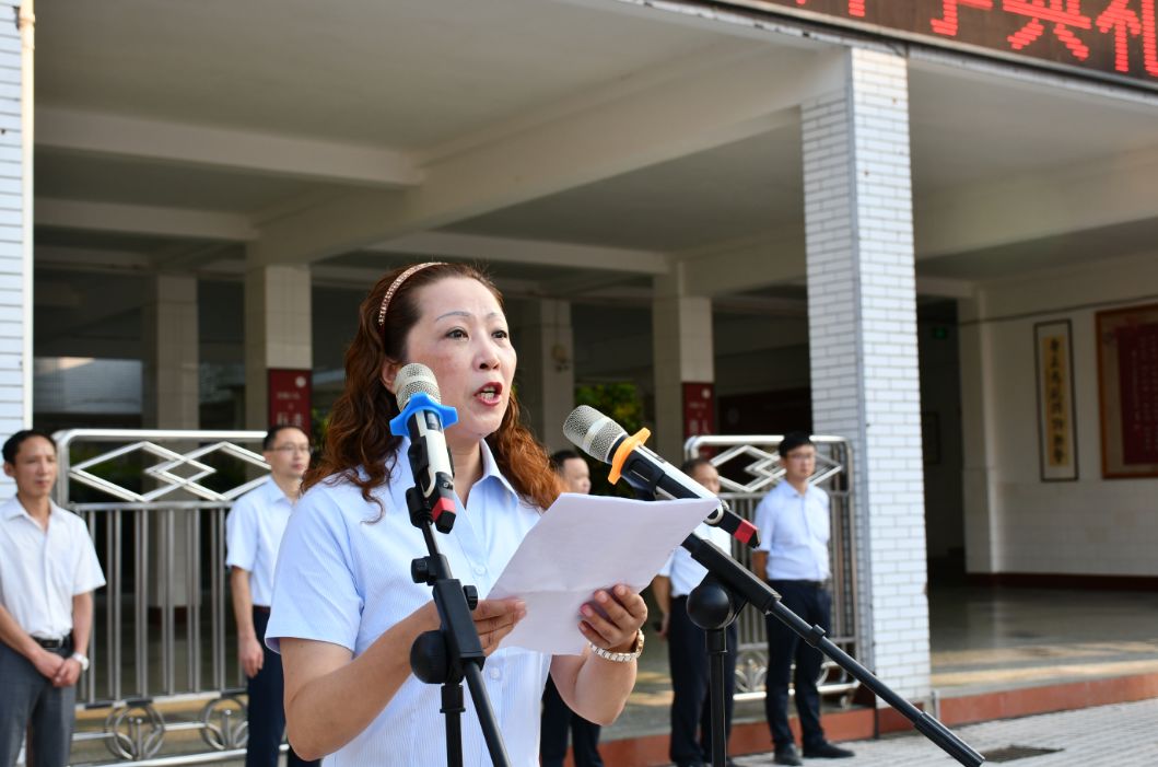 内江二中举行开学典礼!