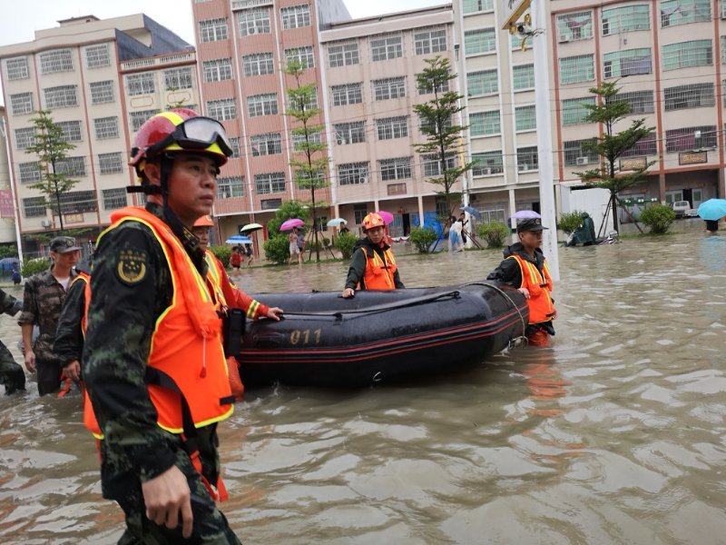 现场丨汕头消防官兵"两潮"灾区救援奋战一线