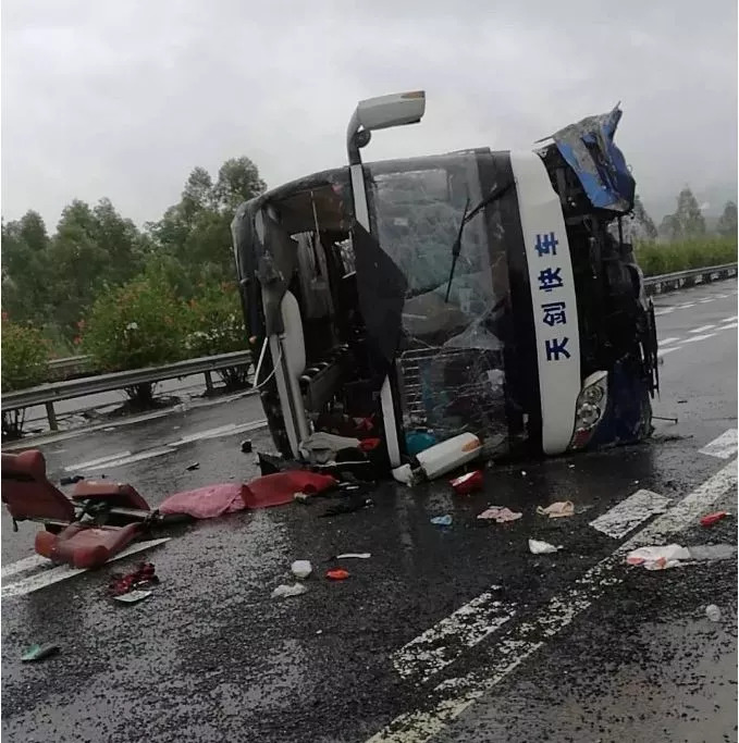 广河高速8.30交通事故情况,司机/大部分乘客及一名死者均为梅州籍