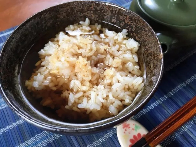 看起来穷酸吃着真香!日本小哥改良的简便日式茶泡饭,值得一试!