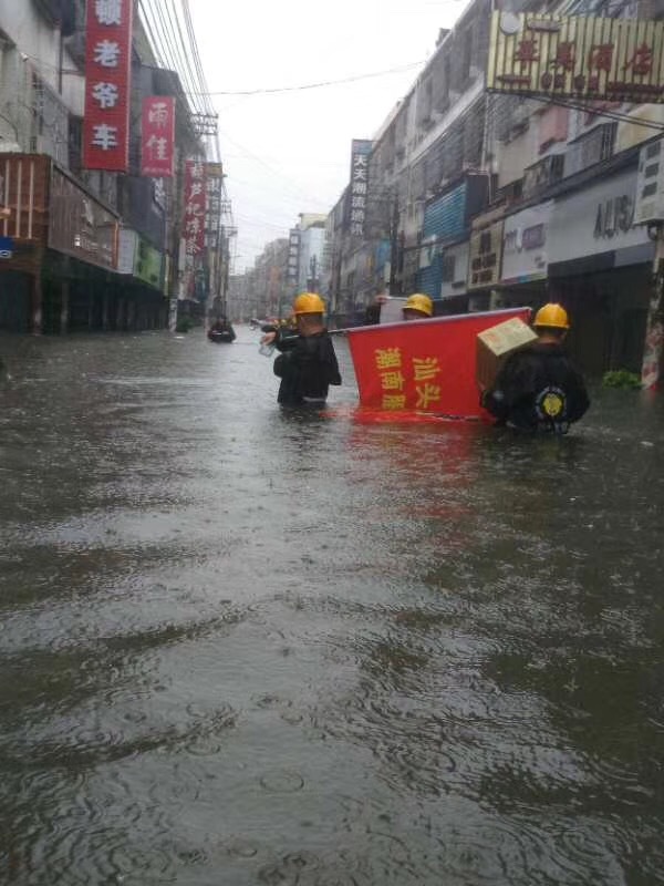 水灾里的汕头温度|各方救援队伍奔赴受灾区域_潮南区