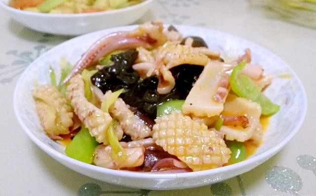 葱爆鱿鱼卷——节日餐桌上不可或缺的一道美味!
