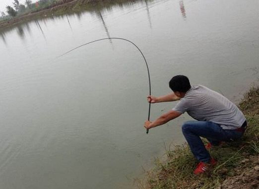 钓鱼中最容易切线断竿的危险动作!