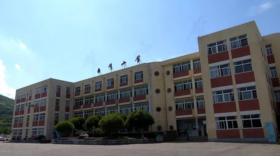 德润童心文明校园行之十二一撇一捺写好人走进北仑白峰小学