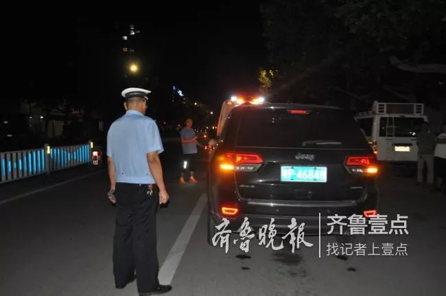 聊城：酒驾被查男子弃车逃跑，把车留在路中间李某 5515