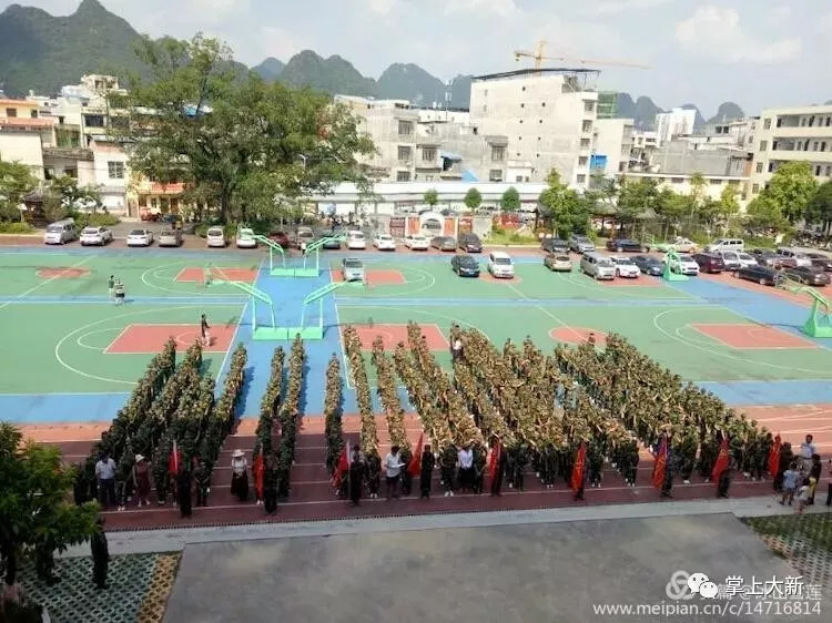 几乎所有的初一,高一新生与大一新生都会参加军训 这不,大新桃城一中