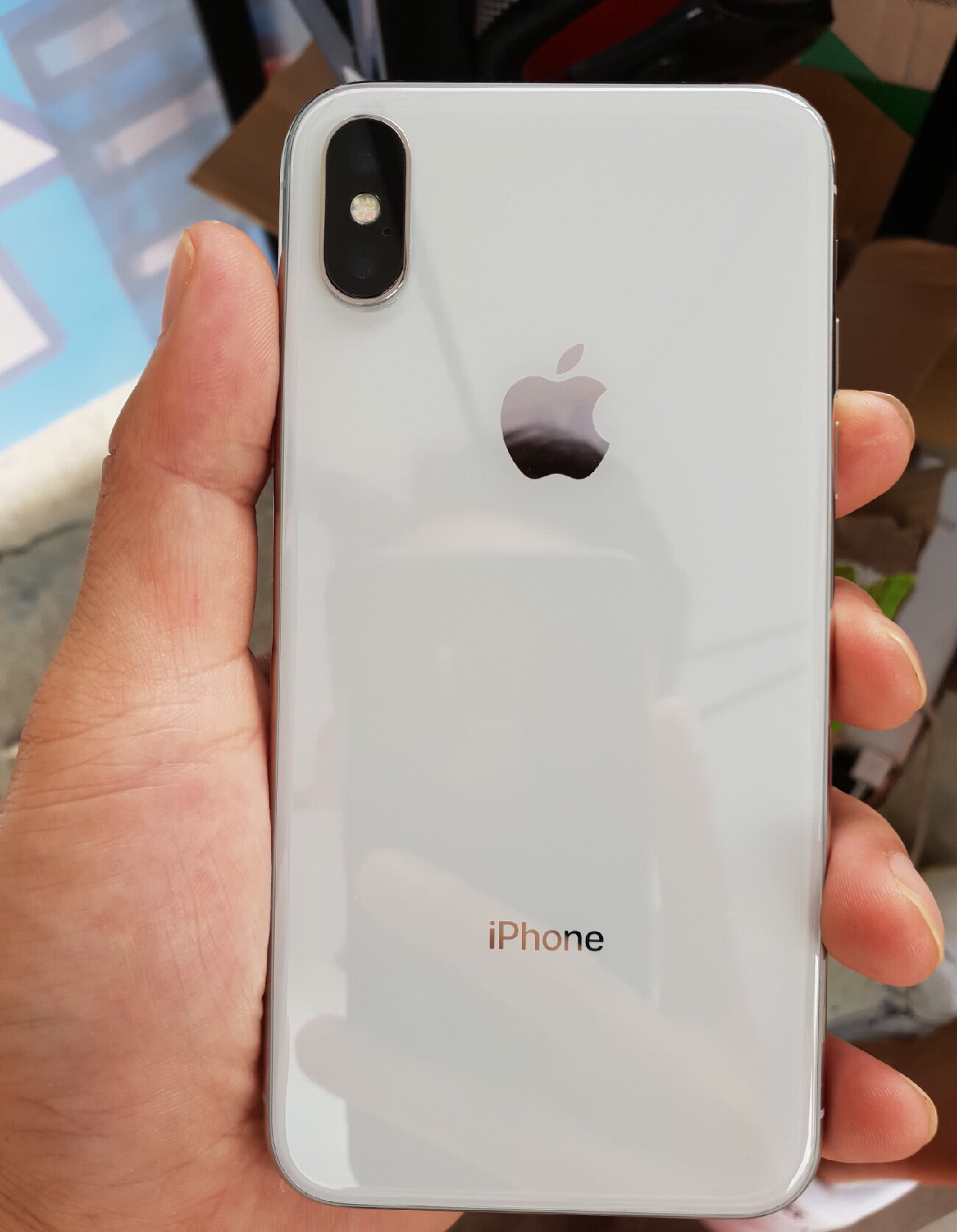 男子在网上花4500元买iphonex,面交时识破了商家的圈套!