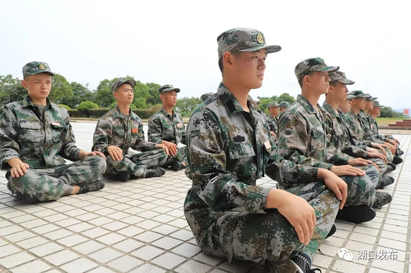 我们 免 免费 9月2日,我县110位预定新兵在九江军分区民兵训练基地