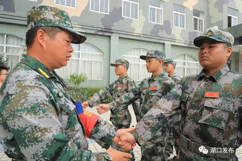 我们 免 免费 9月2日,我县110位预定新兵在九江军分区民兵训练基地