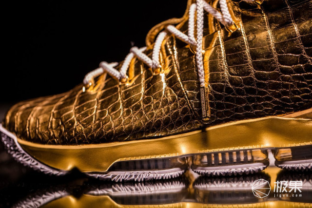 lebron 24k gold shoes