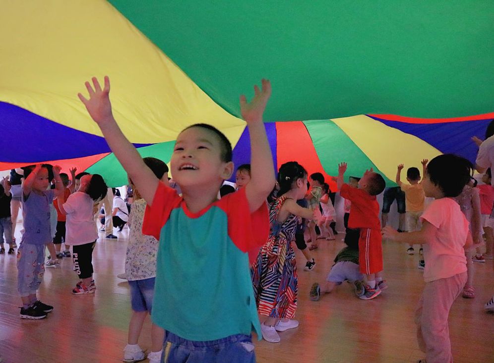 飞虹路幼儿园 小手牵着小手,今天我们最开心