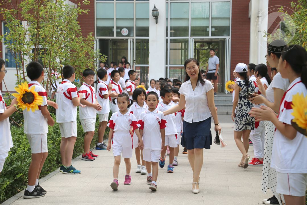 【2926名师生】人大附中朝阳学校小学部 2926名师生齐聚校园, 迎来了