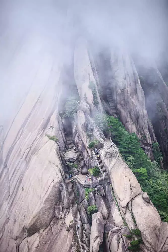 这山峰险要堪比华山,但是景色却是无山可及_黄山