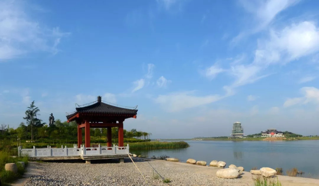 千年卤阳湖,崛起航空城,作为关中唯一的内陆湖,是八百里秦川难得的一