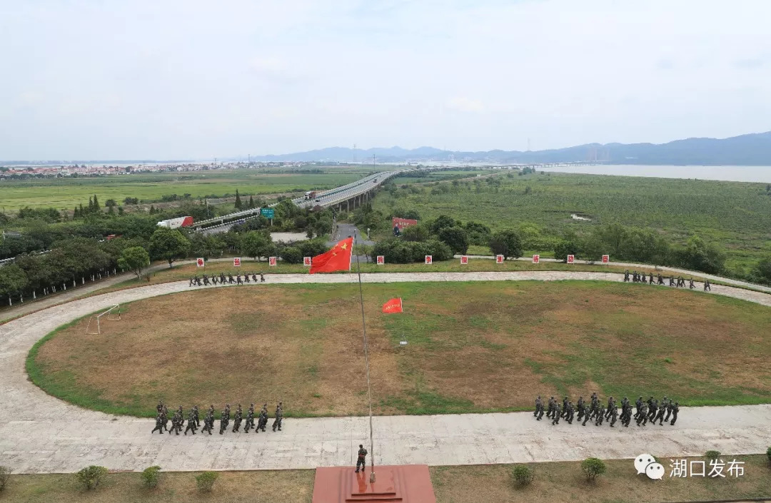 我们 免 免费 9月2日,我县110位预定新兵在九江军分区民兵训练基地