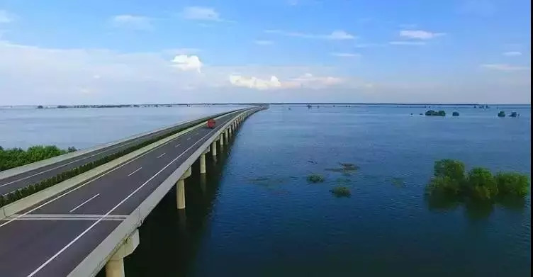 经安陆,云梦,应城,汉川,跨汉江过东荆河大桥至洪湖后,跨越在建嘉鱼