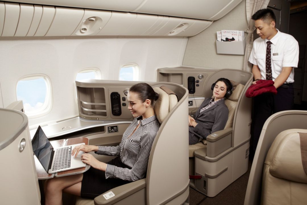 东航a332机型商务舱座椅可180躺平,机上所有座位均配有丰富娱乐影音