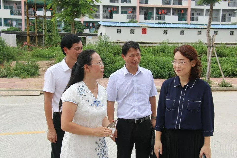 节日慰问时值教师节前夕,黄江副市长代表市委,市政府对北海市第二实验