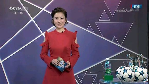 天下足球的4位美女主播马凡舒杨茗茗领衔1人为足球而改名