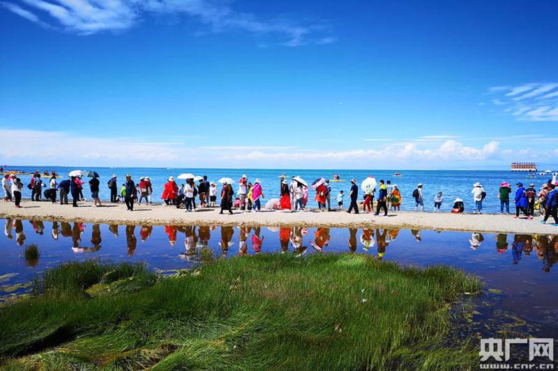 新闻 时政 正文 近年来,随着青海湖旅游逐年升温,二郎剑景区接待国内