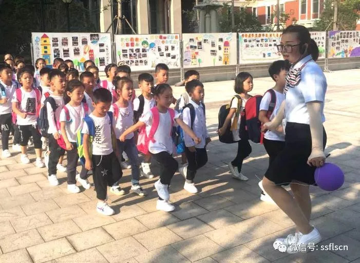 看来他们已经很快地适应小学生活啦!