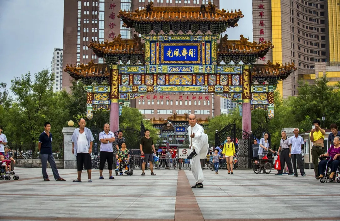 沧州是全国首批唯一的地级市武术之乡,在中华武术大格局中举足轻重