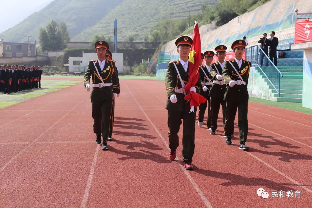 为师求世范为学重尊师民和二中召开新学年开学典礼暨拜师仪式