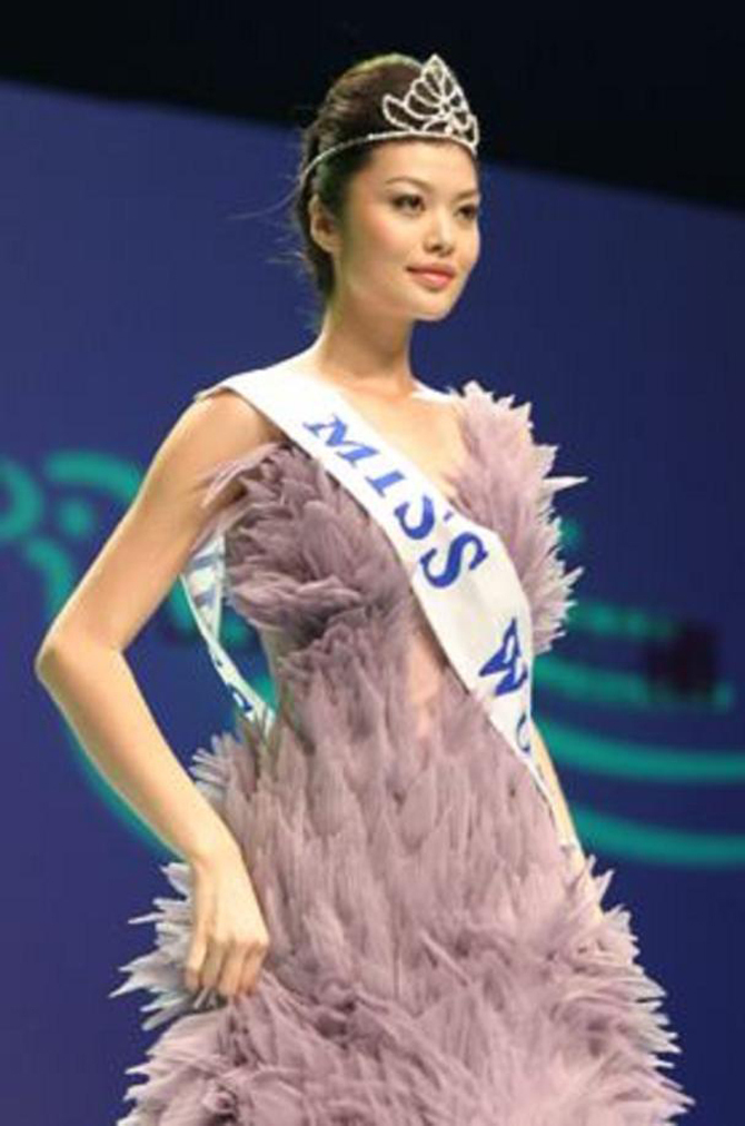 世界小姐第四名李冰 获得"亚洲美皇后"的称号,成为中国历史上第一位