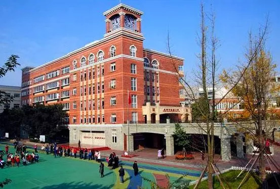 但是主会场为什么会选在成都市实验小学?