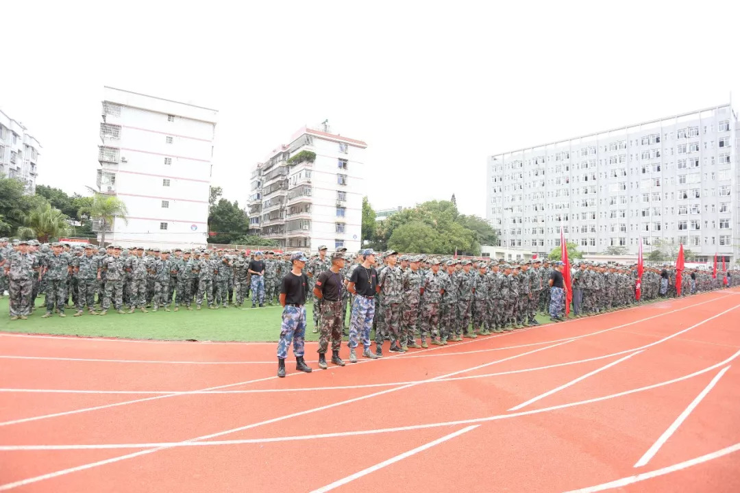 飒爽英姿,扬帆起航 | 龙岩技师学院举行2018级秋季开学典礼暨军训会操