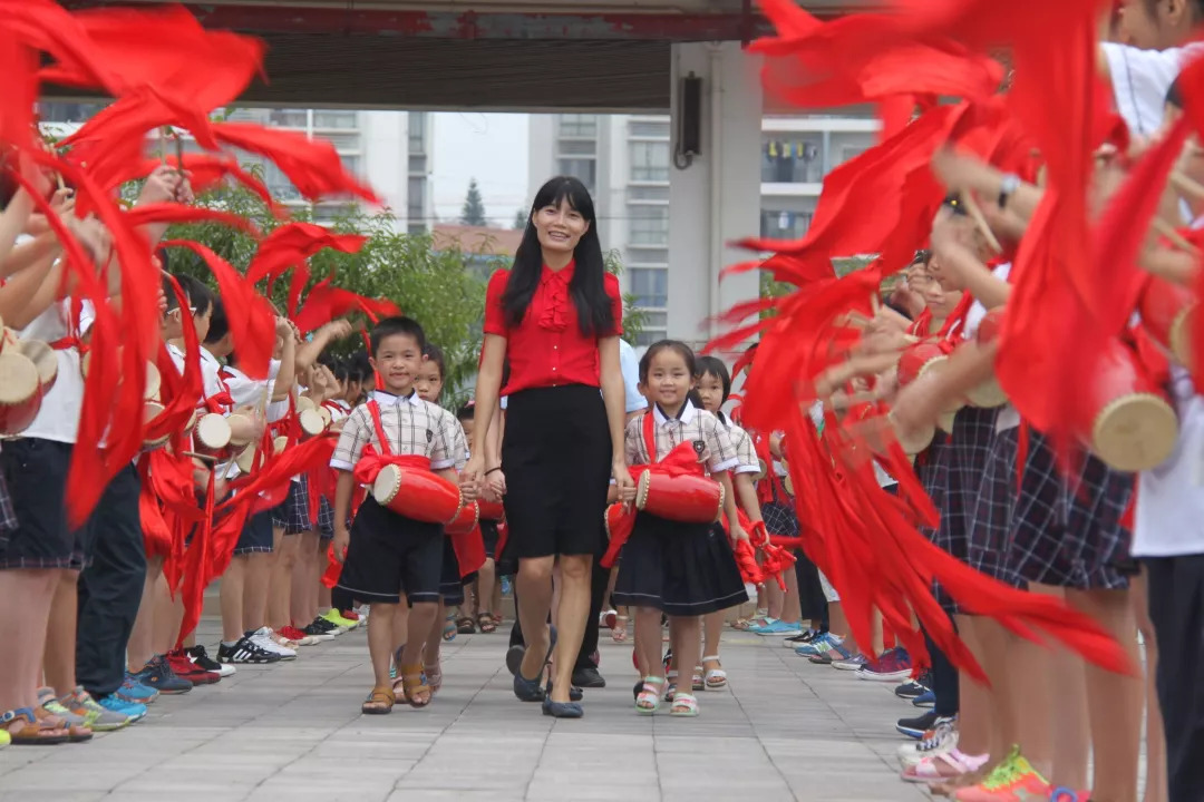 南宁市燕子岭小学校长 刘莉亲爱的同学们,未来的四个多月的时间里